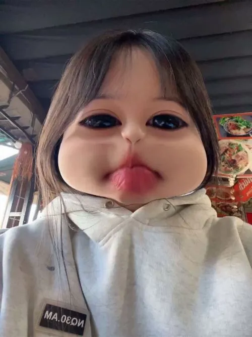 17 Gái đẹp môi cong với tóc mái và vẻ nhí nhảnh tạo nên khung hình mềm mại mà không hề gượng