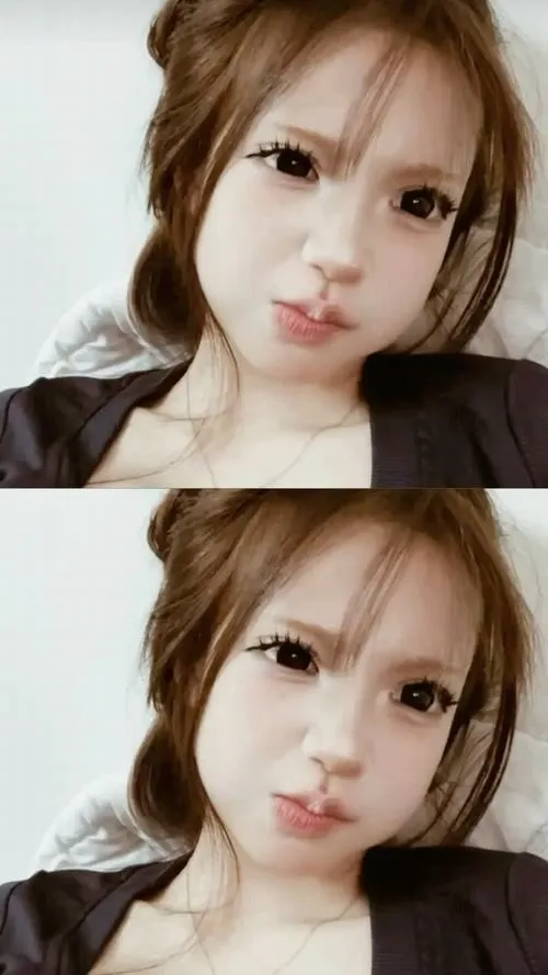 20 Ảnh gái xinh chu mỏ kết hợp môi xí muội tạo cảm giác vừa ngây thơ vừa có chút cuốn riêng