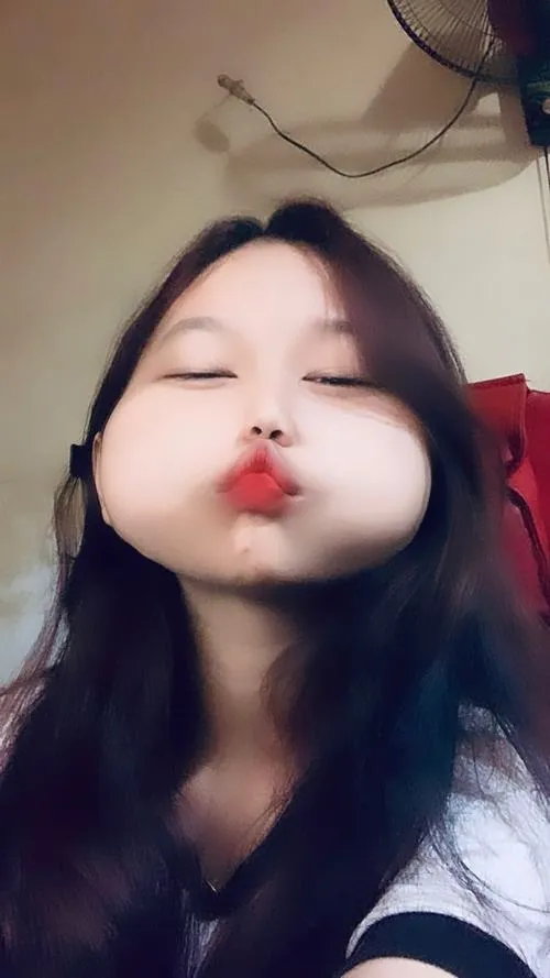 24 Hot girl chu môi với bộ lọc dễ thương và nét nhí nhảnh làm khung hình bỗng sinh động hơn nhiều