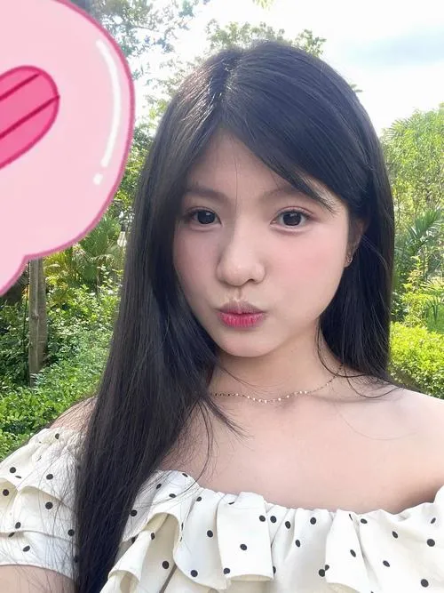 4 Một khoảnh khắc duck face kết hợp gương mặt baby khiến bức ảnh vừa thơ ngây vừa đủ sức hút