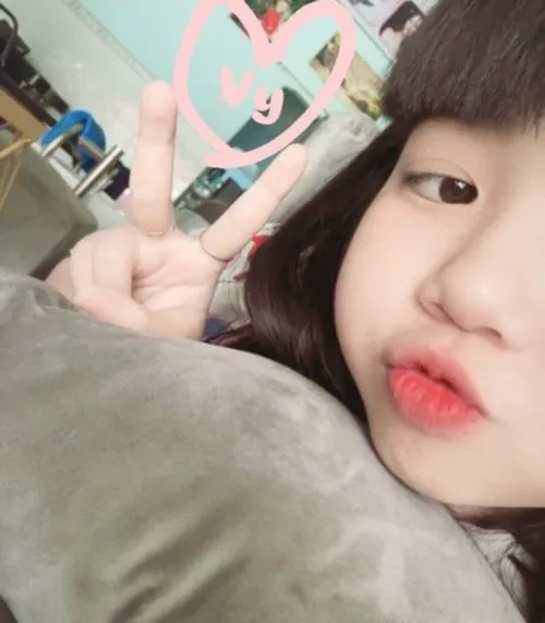 75 61 Ảnh Gái Xinh Chu Mỏ dễ thương với đôi môi xinh đẹp và cặp mắt long lanh khó cưỡng