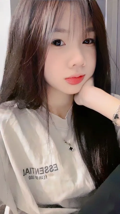 9 Một tấm selfie đơn giản nhưng ánh mắt long lanh làm cả gương mặt như sáng lên rất tự nhiên