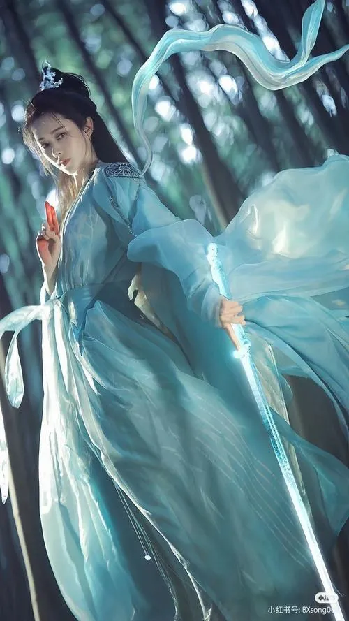 14 Ảnh nữ thần tiên hiệp trong lớp lụa xanh chuyển động mềm như gió làm tăng vẻ phiêu dật