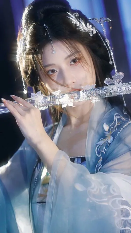 20 Ảnh thiếu nữ cổ phong áo xanh ôm sáo che nửa mặt tạo cảm giác bí ẩn và mong manh