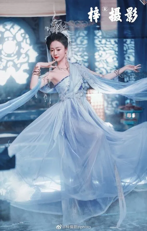 28 Gái xinh tiên hiệp diện váy xanh bồng bềnh giữa lầu các khiến khung hình thêm phần thoát tục