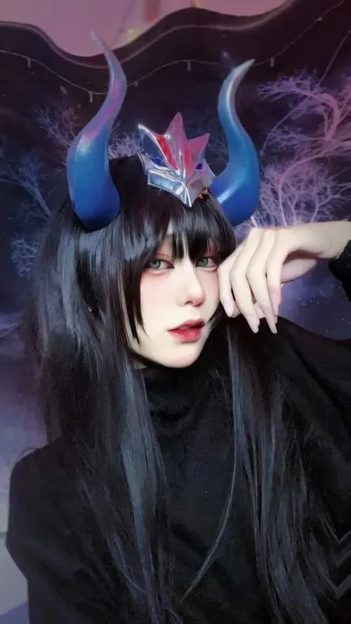 15 Ảnh nhân vật nữ Free Fire ngoài đời với sừng xanh lớn và tóc đen dài đậm chất huyền ảo cá tính