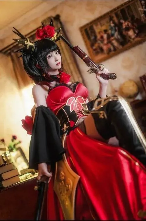 30 Ảnh cosplay nữ Free Fire trong cổ phục đỏ đen cùng phụ kiện tóc lớn tạo vẻ xinh đẹp đầy khí chất