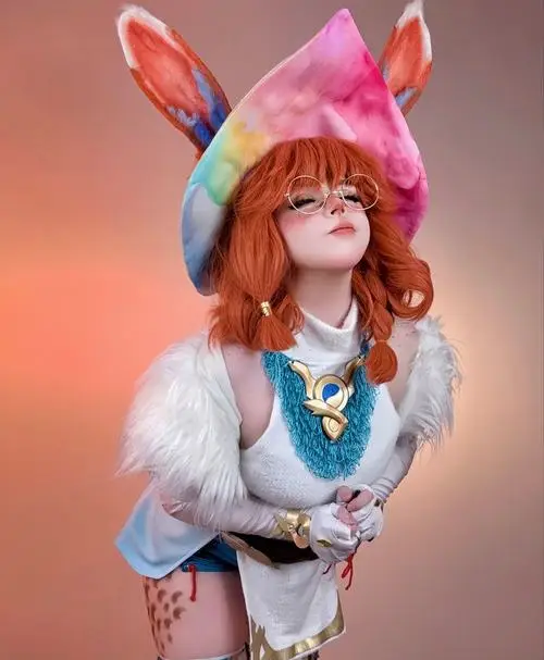 20 Tạo hình Neeko mang sắc cam ấm cùng nét mặt tinh nghịch khiến bộ ảnh cosplay nữ tướng LMHT rất có hồn