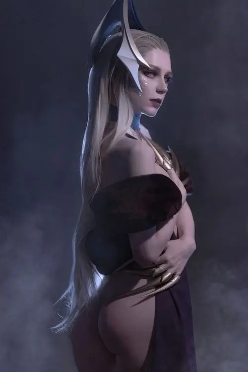 3 Tạo hình Ahri tông tím lạnh mang vẻ đẹp huyền ảo gương mặt sắc nét và ánh nhìn cuốn hút