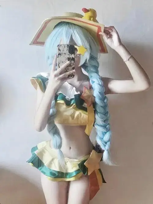 9 Cô nàng tóc xanh bạc diện bikin sexyi fantasy khoe eo thon mảnh mai cùng phụ kiện nhỏ xinh đầy sức hút