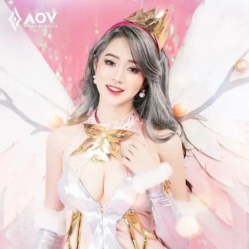 15 Cô nàng váy trắng cánh tiên mỉm cười rạng rỡ mang vẻ đẹp thanh thoát đúng chất một bộ ảnh hóa thân