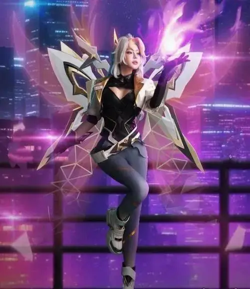 37 Cô gái diện bodysuit đen ánh kim trên sân khấu tím nổi bật với vóc dáng săn chắc và thần thái cực cháy