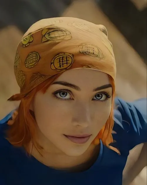 3 Khoảnh khắc cosplay hải tặc của hai cô gái trên cầu gợi cảm giác phiêu lưu và năng lượng rất trẻ trung