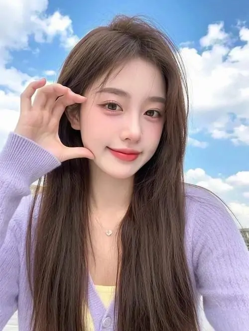 30 Ảnh gái xinh cười với ánh nhìn nghiêng nhẹ, ảnh gái xinh tóc dài tạo cảm giác ngọt ngào và rất hợp chất ảnh mùa hè