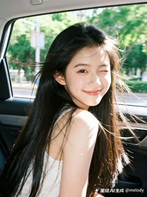 16 Ảnh hot girl cười giữa nền trời xanh, gò má cao làm nụ cười thêm nổi bật và mang lại cảm giác trẻ trung rõ rệt