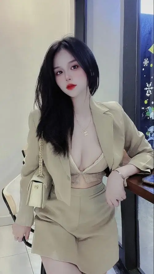 40 Hấp dẫn theo nét sang nhẹ cô nàng diện set be ôm vừa giúp trang phục tôn dáng thêm nổi bật