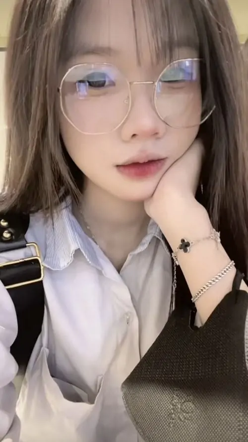 35 Loạt hình gái xinh cute nổi bật nhờ gương mặt xinh xắn và năng lượng tích cực