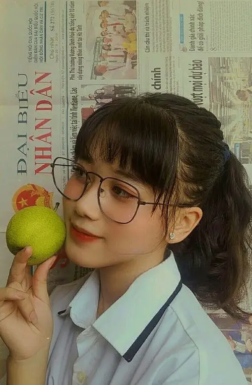 9 Góc chụp nghiêng của gái đẹp với quả táo xanh và kính tròn làm bật phong cách nữ sinh đầy cuốn hút