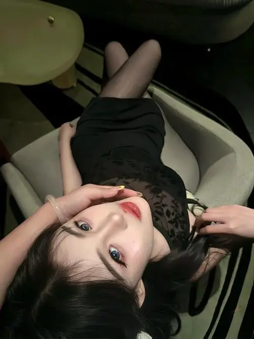 41 Nét đẹp trong ảnh gái xinh gợi cảm được đẩy cao nhờ da nâu bánh mật khỏe khoắn và khí chất bí ẩn vừa đủ