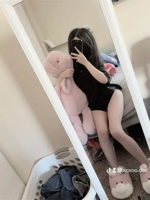 33 Bộ ảnh gái xinh khoe đùi được tìm kiếm nhiều bởi visual sáng và dáng đẹp