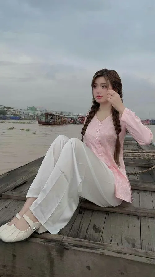 60 Ảnh Gái Xinh Mặc Áo Bà Ba đẹp dịu dàng thướt tha đậm chất miền Tây Việt Nam