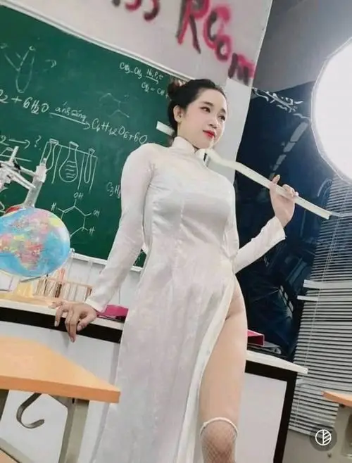 34 Hot girl sexy vú bự mang lại cảm giác say mắt với bộ áo dài trắng mỏng nhẹ ôm trọn lấy cơ thể nóng bỏng.