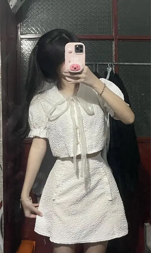 1 Ảnh gái xinh mặc váy công sở gây chú ý với thần thái thanh lịch và cuốn hút