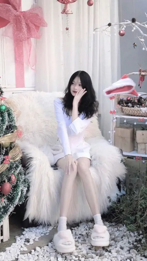 6 Trong góc phòng pastel hot girl sexy diện váy trắng ngắn xòe mềm mang lại cảm giác thanh lịch và bay bổng rất riêng