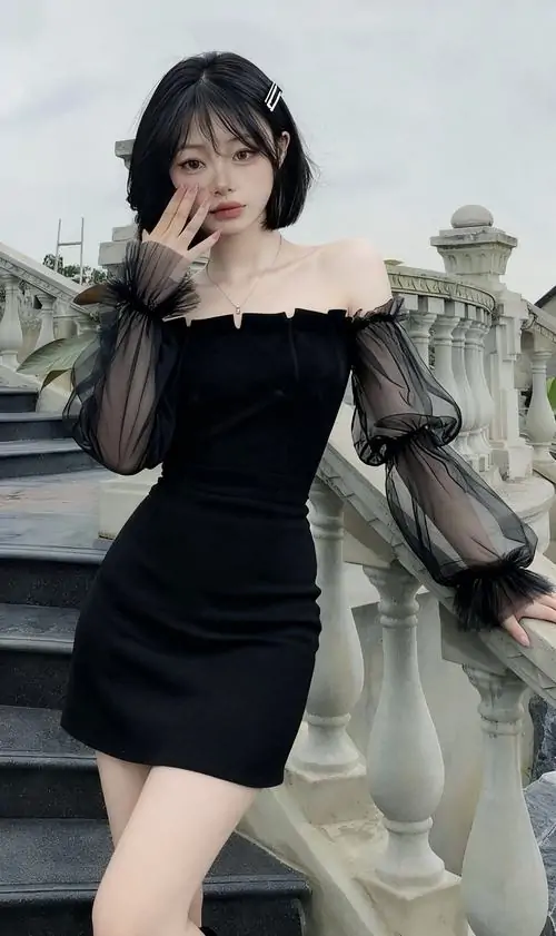 30 Nóng bỏng nhưng không phô là hình ảnh cô gái mặc váy trễ vai đen với xương quai xanh thanh mảnh rất hút nhìn