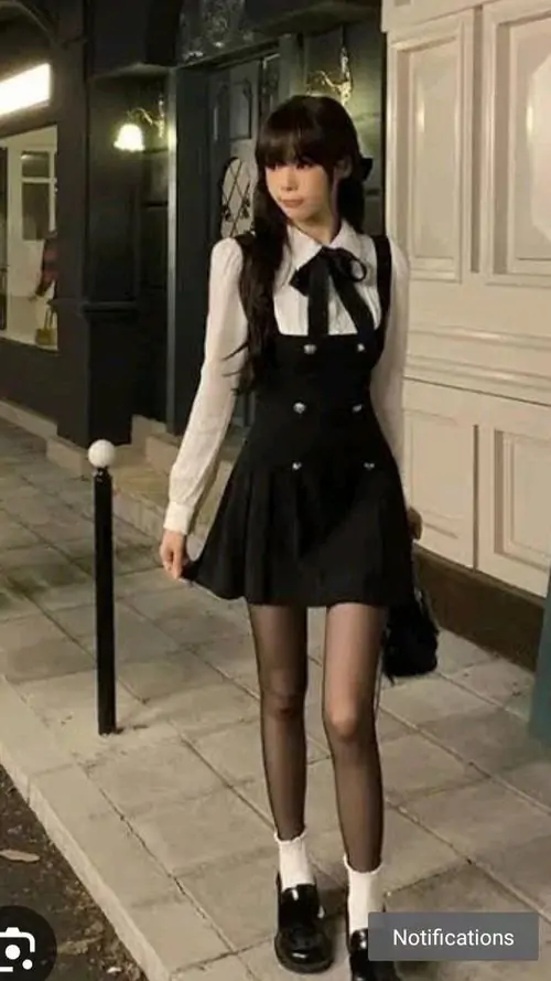 39 Hot girl váy ngắn màu đen ghi điểm bằng khí chất lạnh lùng mà vẫn đầy mềm mại