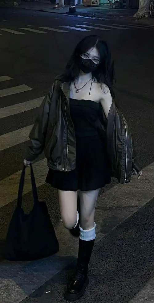 13 Hot girl sexy trong con phố tối mặc váy ngắn cùng tất cao quá gối gợi cảm giác lạnh lùng mà vẫn rất xinh