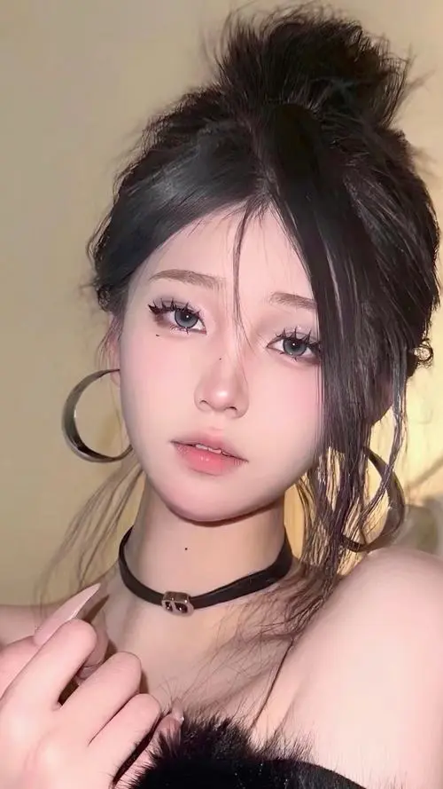16 Gái đẹp lên hình với tóc búi cao choker đen và bờ vai trần nhỏ xinh mang cảm giác quyền lực nhưng vẫn mềm