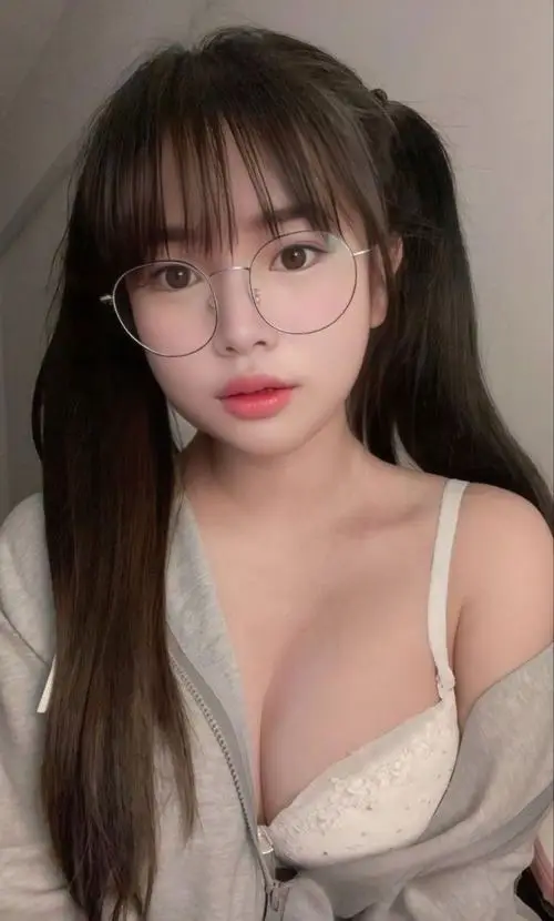 52 Quyến rũ gái đẹp mặc váy bó sát phô diễn vòng một to tròn và hông cong chữ S gợi cảm