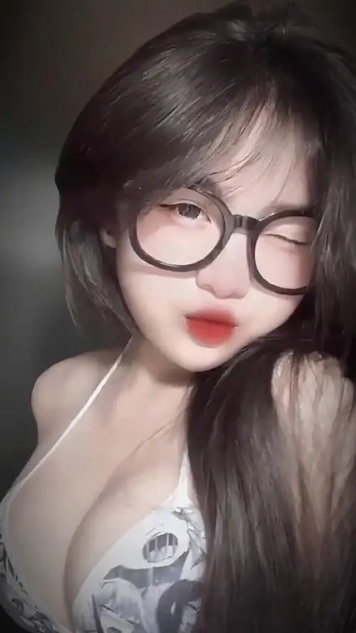 39 Hot girl sexy với ngực khủng nảy nở đầy đặn thắt eo nhỏ tạo tỉ lệ cơ thể vạn người mê cuốn hút
