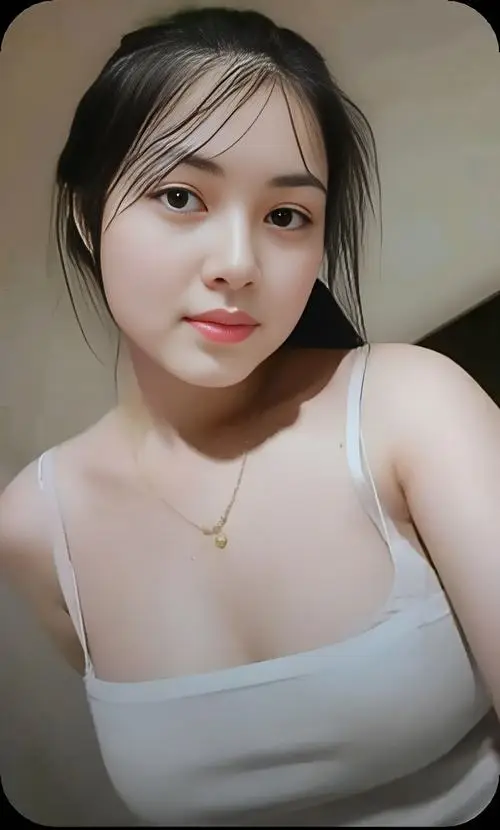 34 Bóng hồng nóng bỏng mặc áo hai dây xẻ sâu vú nảy nở căng tràn tạo sức hút thị giác mạnh mẽ