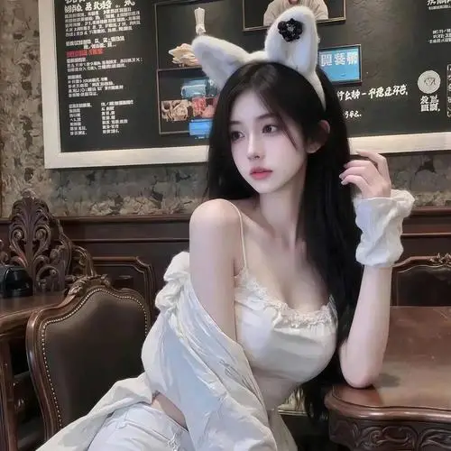 17 Gái đẹp ngồi trong quán cà phê áo trắng bèo nhẹ biểu cảm lạnh cuốn hút gợi không khí phố Nhật