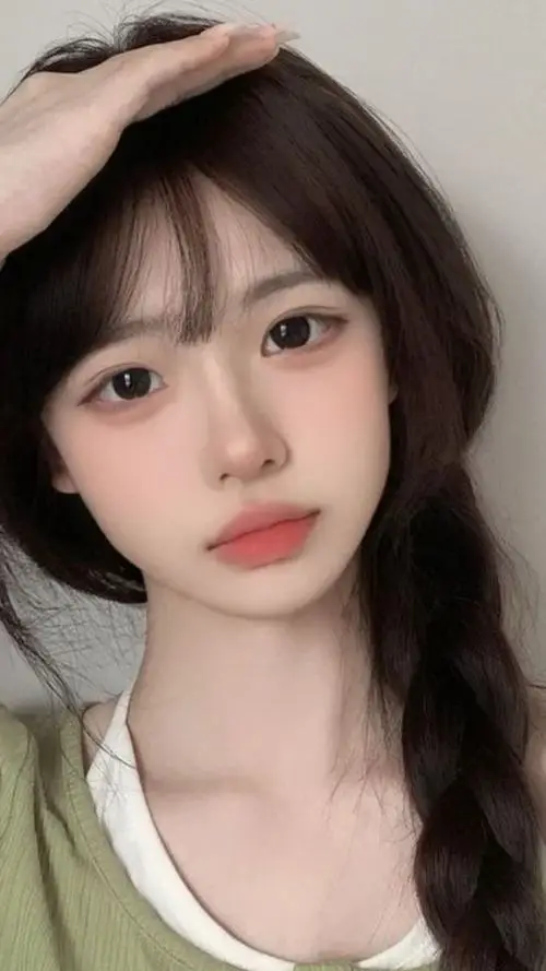 52 Ảnh cô gái trong khung cảnh phố cổ Nhật mặc áo len kem và váy dài tạo cảm giác nữ tính kín đáo