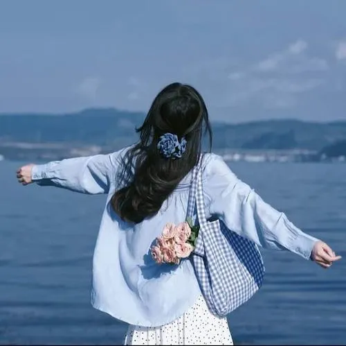 75 Ảnh Gái Xinh Quay Lưng Giấu Mặt phong cách chill nhẹ nhàng và đầy sâu lắng tâm trạng