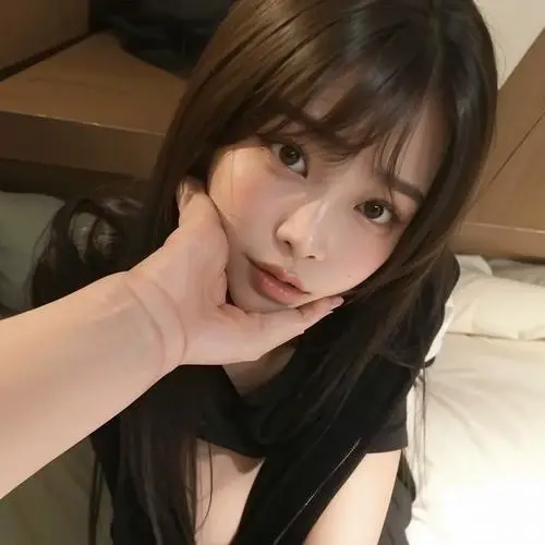 11 Ảnh gái quyến rũ mang hơi thở Elle với chất liệu lụa mềm ôm dáng, tạo cảm giác sang trọng và gợi cảm tự nhiên