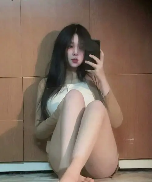 5 Khung ảnh nghệ thuật quyến rũ làm nổi bật trang phục xuyên thấu, nhưng vẫn giữ vẻ sang chứ không đẩy cảm giác quá đà