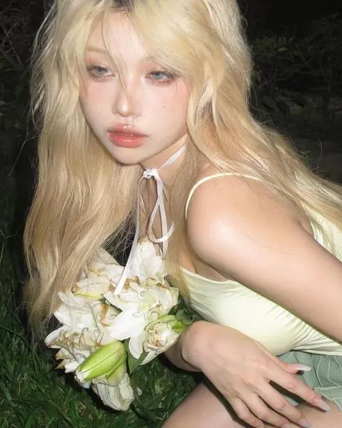 15 Ảnh gái xinh tóc vàng thời trang đường phố kết hợp vẻ năng động, sang trọng và thần thái đầy tự tin