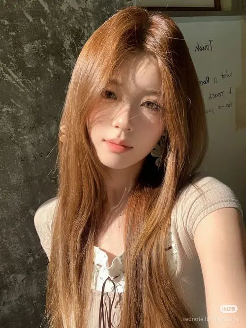 3 Bộ sưu tập hot girl tóc vàng mật ong mang cảm giác ấm áp nhưng vẫn rất nổi