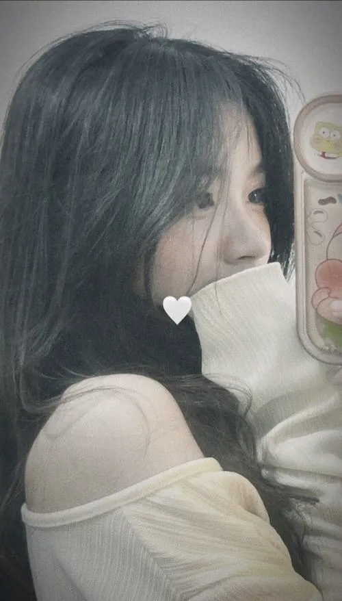 27 Gái đẹp Việt nghiêng mặt bên gối để khẩu trang trắng giữ trọn cảm giác dịu dàng kín đáo