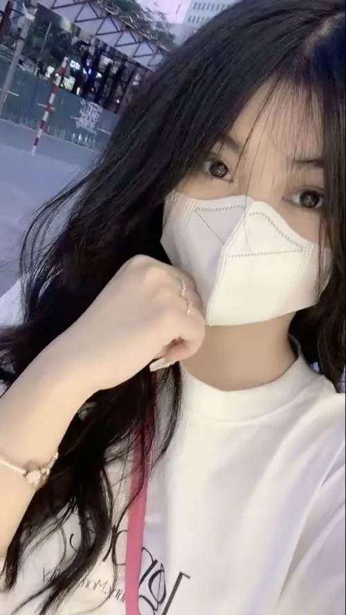 31 Ảnh gái xinh Việt Nam che mặt với tóc dài, eo thon và outfit girl phố