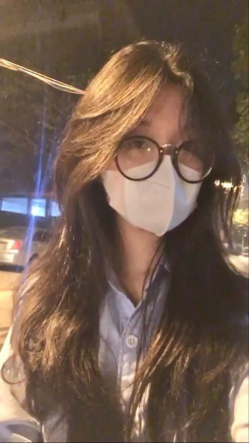 32 Bộ ảnh gái xinh Việt Nam che mặt trước gương, phong cách Gen Z cuốn hút