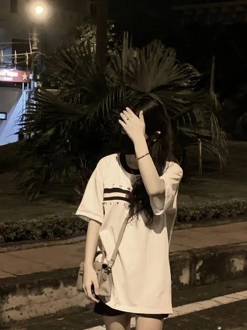 37 Ảnh gái xinh Việt Nam che mặt phong cách nàng thơ, nhẹ nhàng và đầy bí ẩn