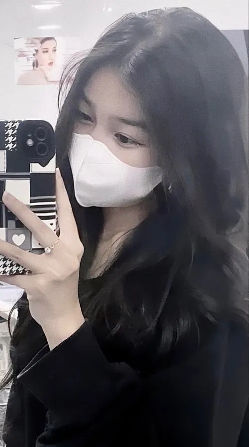 38 Ngắm ảnh gái xinh Việt Nam che mặt với croptop, chân váy và dáng xinh