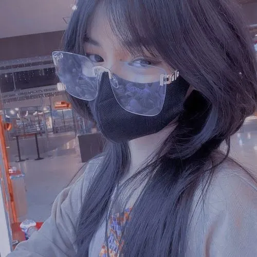 39 Ảnh gái xinh Việt Nam che mặt bằng tay, khoe tóc đen và xương quai xanh