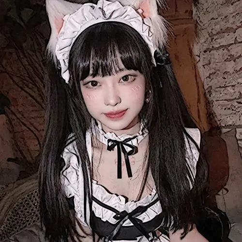 9 Nàng hầu gái xinh đẹp với mái tóc dài buông xõa cùng chiếc bờm tóc ren điệu đà làm say lòng cánh mày râu.