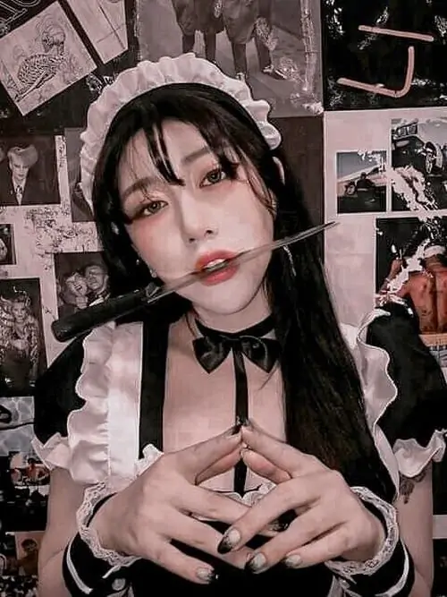 4 Nàng hầu gái với biểu cảm nũng nịu cùng đôi tai mèo xinh xắn mang lại cảm giác mong manh cần được che chở.